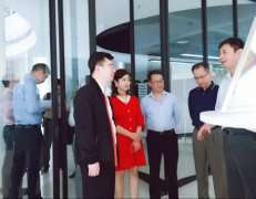 广东省工业和信息化局莅临乐鱼官方网页版-乐鱼(中国)调研制造业创新中心建设情况
